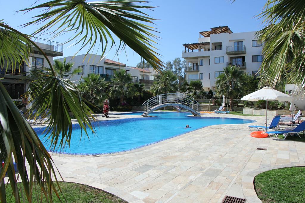 PaphosDanaos Pool View公寓 外观 照片
