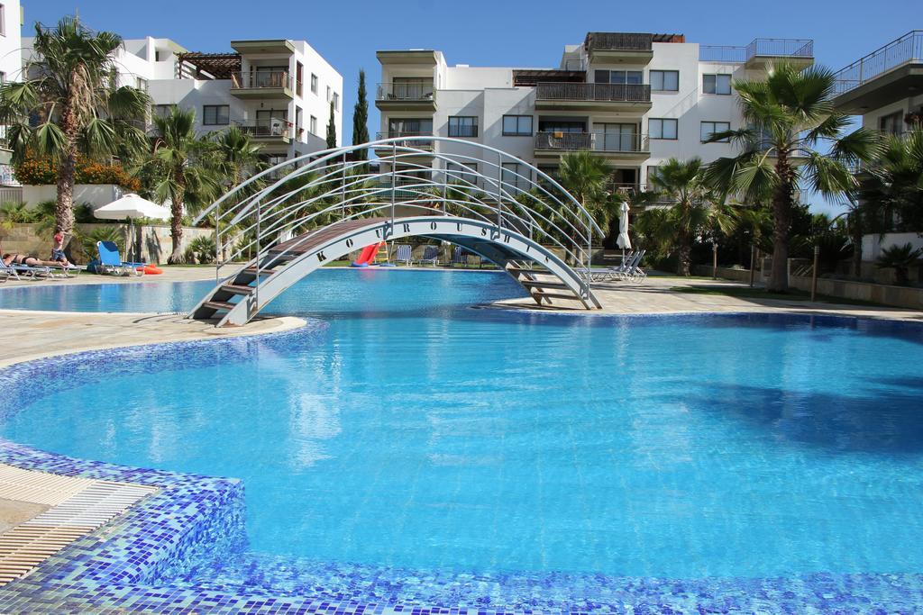 PaphosDanaos Pool View公寓 外观 照片
