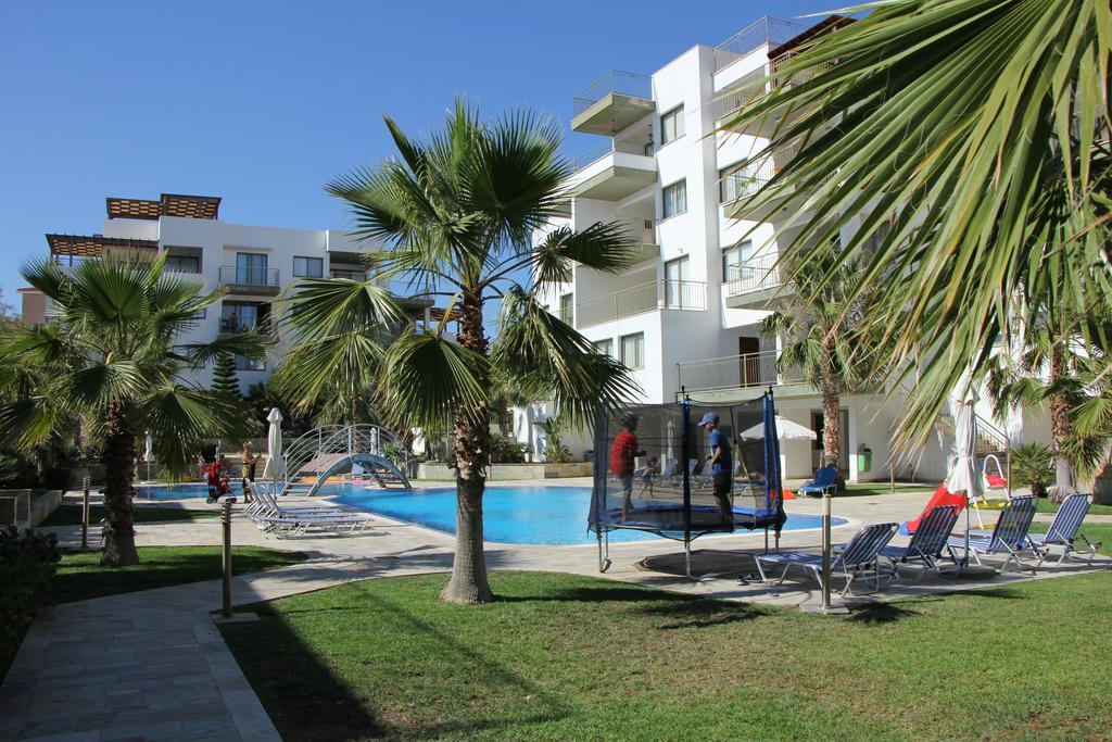 PaphosDanaos Pool View公寓 外观 照片